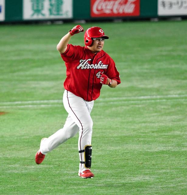 広島が10連勝、代打・松山の同点弾から一気7点 巨人は4連敗/カープ
