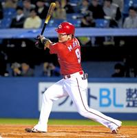 ７回、同点ソロを放つ丸