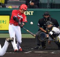 丸が5号2ラン 阪神の福永から一発 「うまく風に乗ってくれた