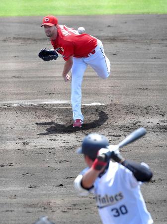 　ウエスタン・オリックス戦で力投するジョンソン（撮影・北村雅宏）