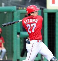 ５回広島１死二塁、中前適時打を放つ広島・会沢翼＝Ｋｏｂｏパーク宮城（撮影・金田祐二）