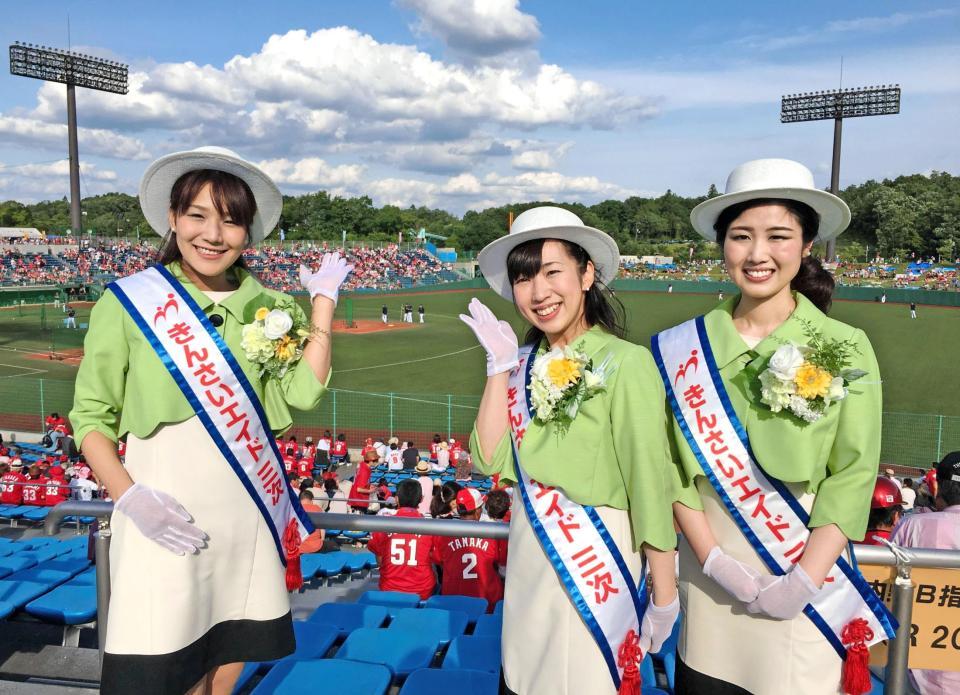 「きんさいエイド三次」の（左から）福永千晶さん、貞岡優さん、吉川咲紀さん
