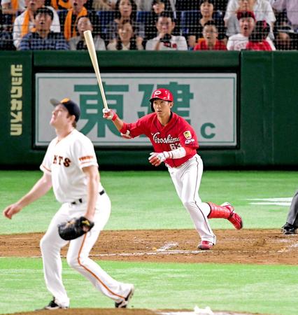 　５回、逆転２ランを放つ西川（撮影・金田祐二）