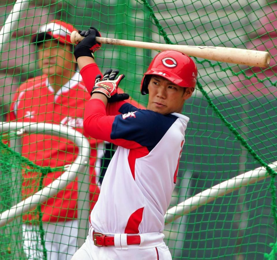 フリー打撃を行う広島・坂倉＝マツダスタジアム（撮影・吉澤敬太）