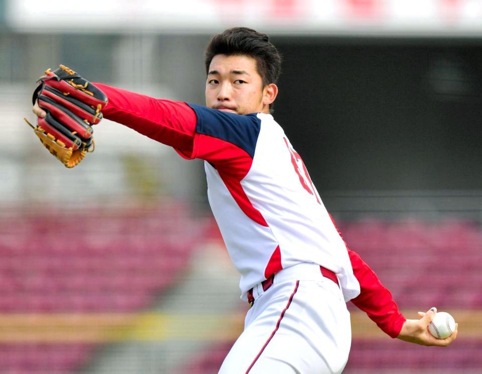 真剣なまなざしで練習する中村祐