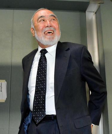 　抱負を語る安仁屋氏（撮影・吉澤敬太）