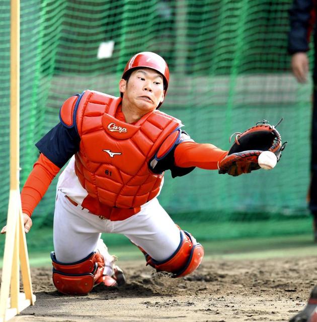 坂倉に侍・稲葉監督がコイをした「これから野球界背負う捕手になる」