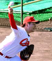 　フリー打撃に登板し圧巻の投球をみせる広島・大瀬良大地