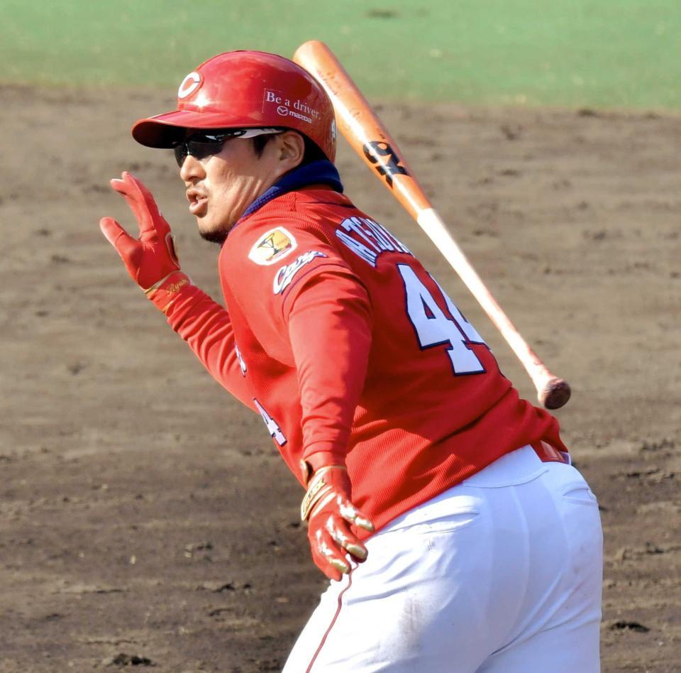 ４回、左前にこの日２本目となる適時打を放つ松山　