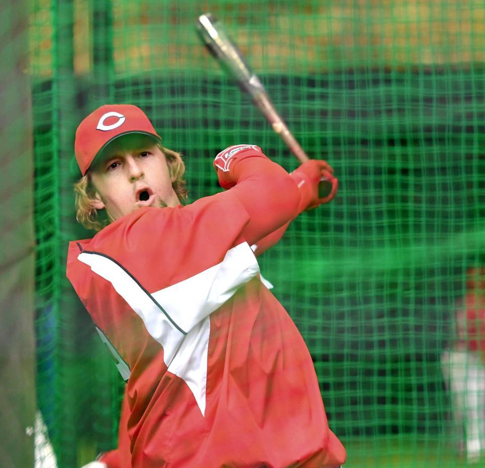 　黙々と打撃練習するエルドレッド（撮影・飯室逸平）