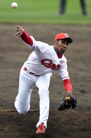 猛アピールの日々が続く広島・アドゥワ誠＝コザしんきんスタジアム（撮影・飯室逸平）