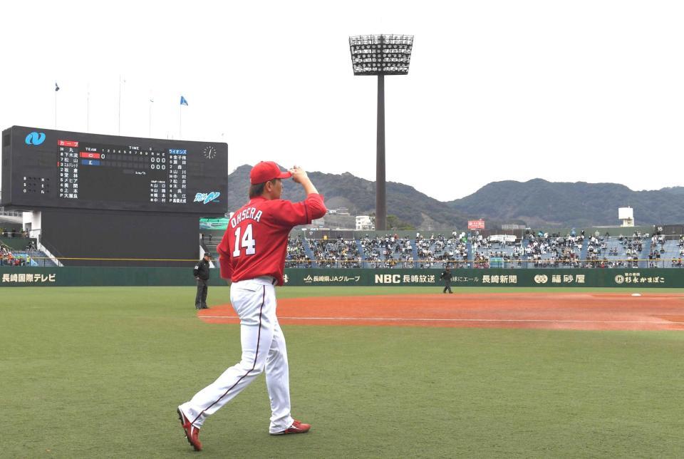 大歓声の中、地元・長崎のマウンドへ向かう大瀬良