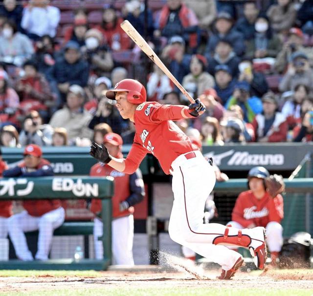 ドラ１・中村奨、本拠地２安打デビュー　緒方監督ベタ褒め「たいしたもの」
