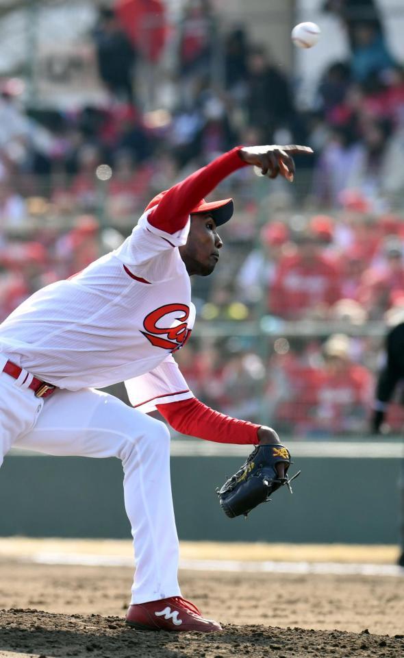 ６回、力投する広島・アドゥワ誠＝福山（撮影・飯室逸平）