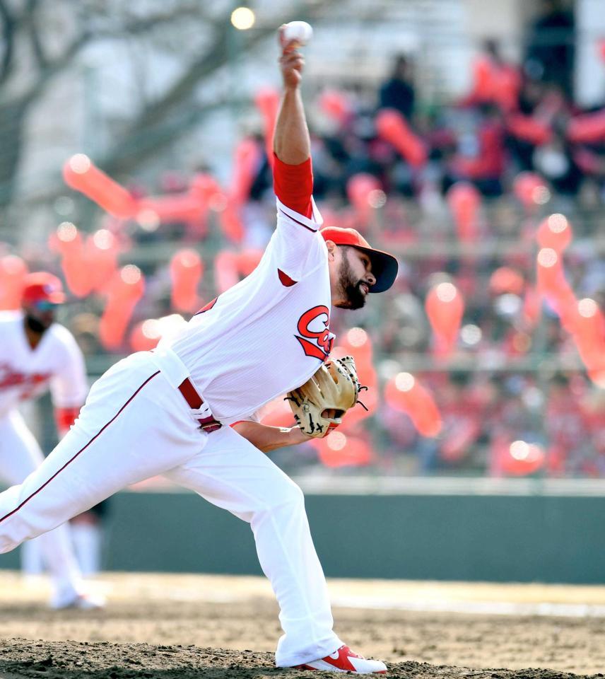 　７回、三者連続三振の力投を見せたカンポス