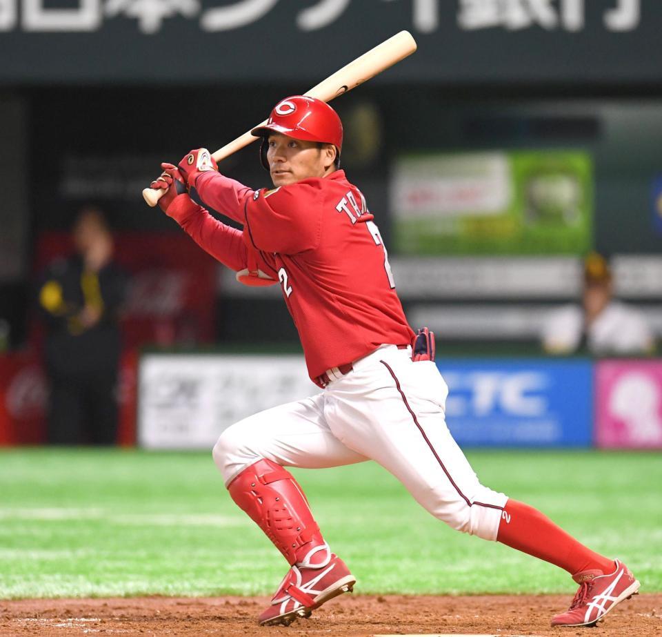 ５回広島無死、左前打を放つ広島・田中広輔＝ヤフオクドーム（撮影・飯室逸平）