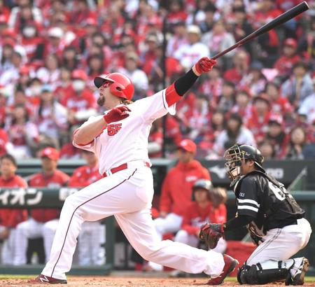 ４回、犠飛を放つエルドレッド＝マツダスタジアム