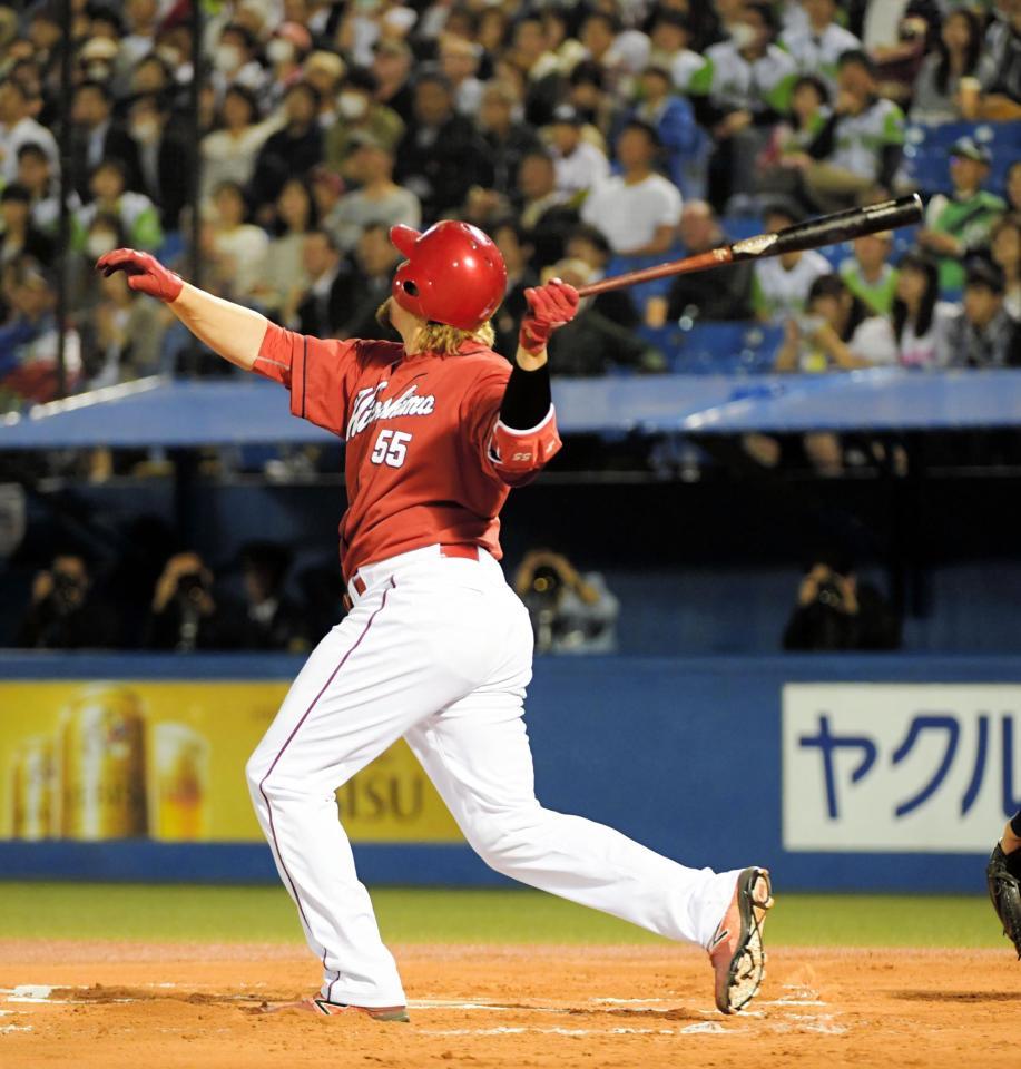 　６回、右翼ポール直撃の３ランを放つエルドレッド（撮影・金田祐二）