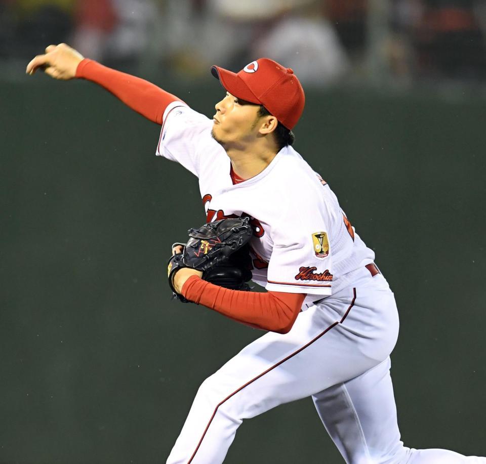 ２番手で力投する広島・薮田和樹＝呉（撮影・飯室逸平）