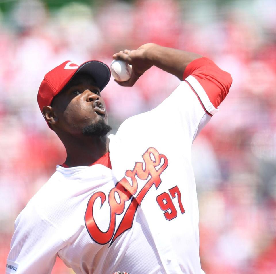 プロ初登板で力投する広島・フランスア＝マツダスタジアム（撮影・飯室逸平）