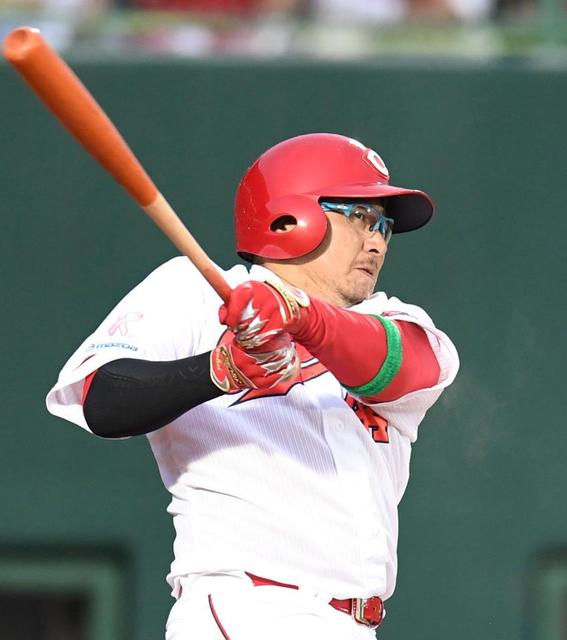 松山が右前適時打「上手く腕をたたんで打てた」