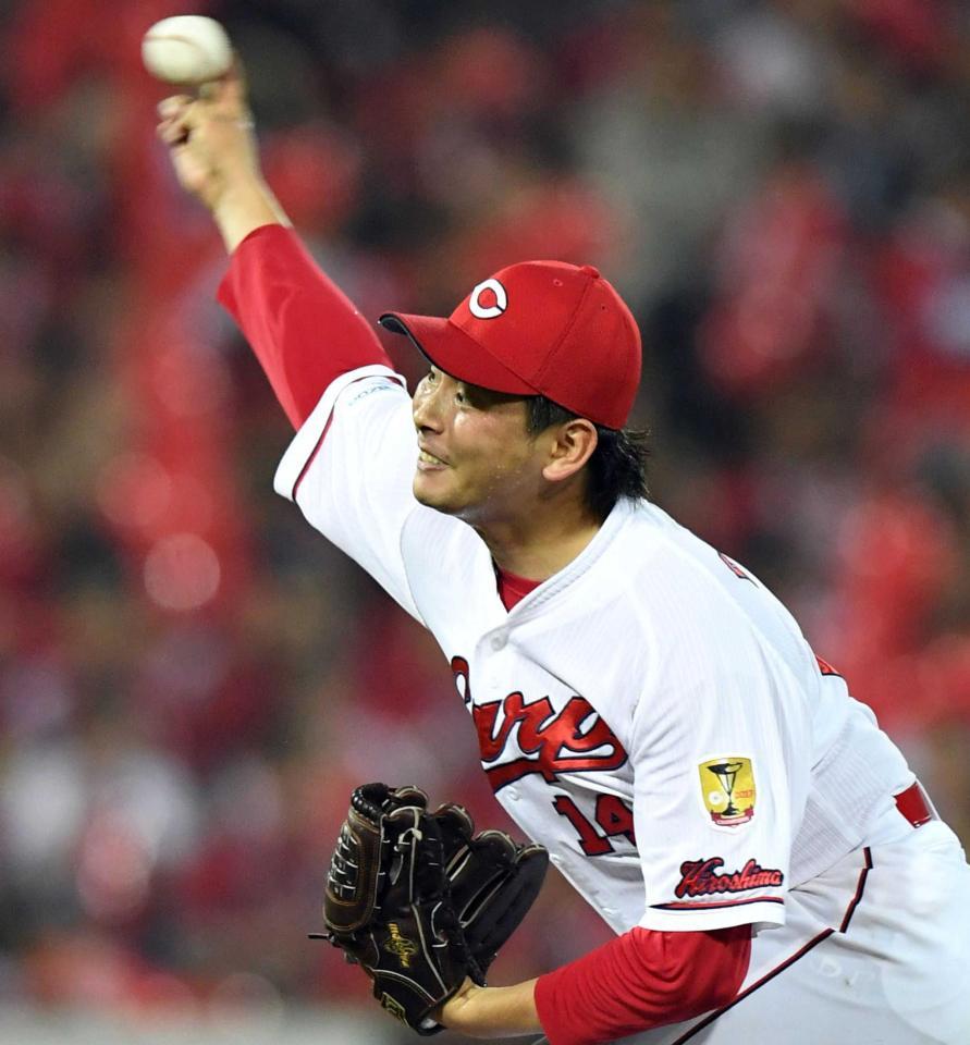 　７回、気迫の投球を見せる大瀬良