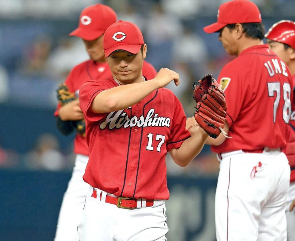 ５回、勝ち越しを許し降板する岡田（撮影・山口登）