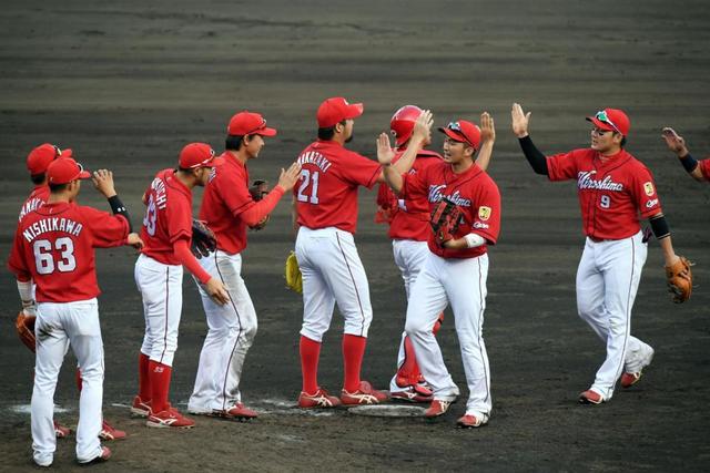 堂林　悪送球誘い「ドリスがバント処理できないのは頭に入ってた」