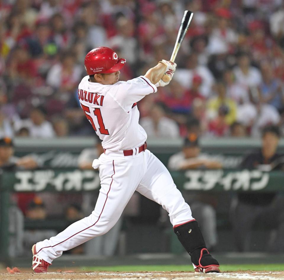 ５回、代打で出場し中飛に倒れる鈴木（撮影・飯室逸平）