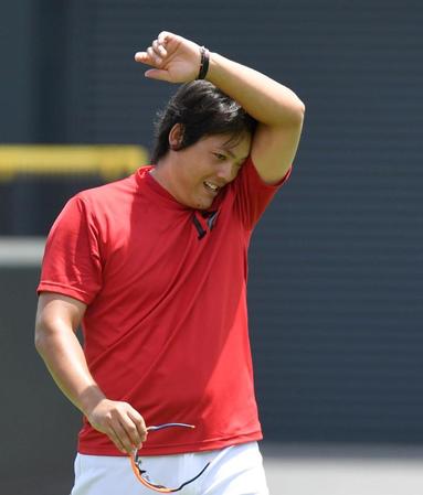 　ヤクルト戦へ向け調整する九里（撮影・飯室逸平）