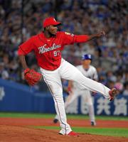 　８回途中から登板するフランスア（撮影・堀内翔）