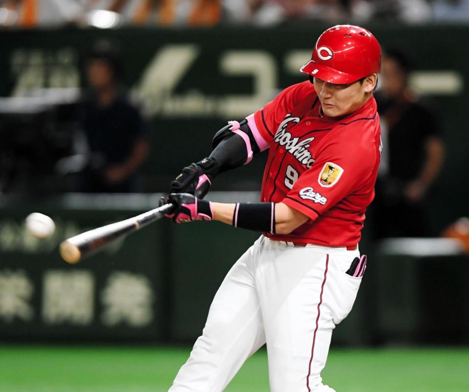 ３回、適時打を放つ広島・丸佳浩＝東京ドーム（撮影・棚橋慶太）