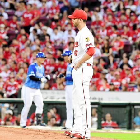 ２回、先制を許しぼう然とする広島・ジョンソン＝マツダスタジアム（撮影・飯室逸平）