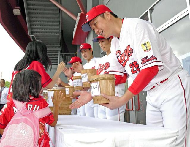 広島　募金呼び掛けで２６６万８７０９円が集まる