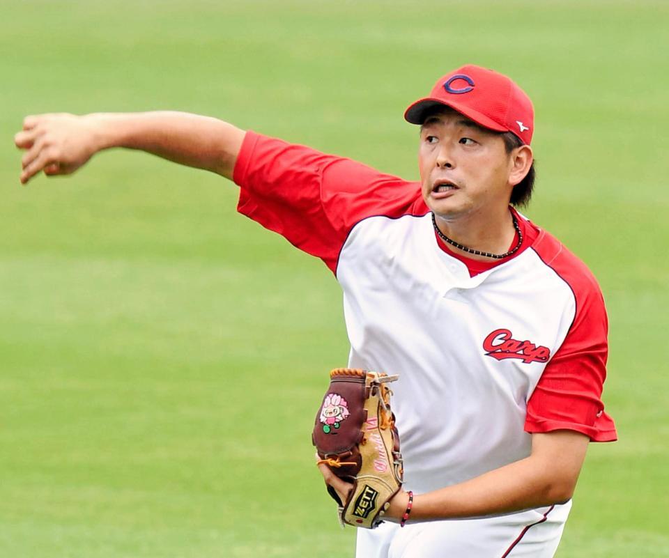 キャッチボールをして調整する大瀬良（撮影・飯室逸平）