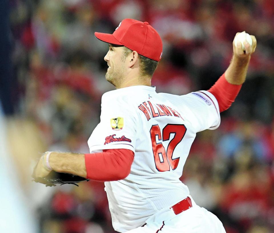 ５回、２番手で好リリーフを見せる広島・ヘルウェグ＝マツダスタジアム（撮影・飯室逸平）