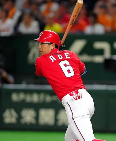 ２回、安部が同点の適時左前打を放つ
