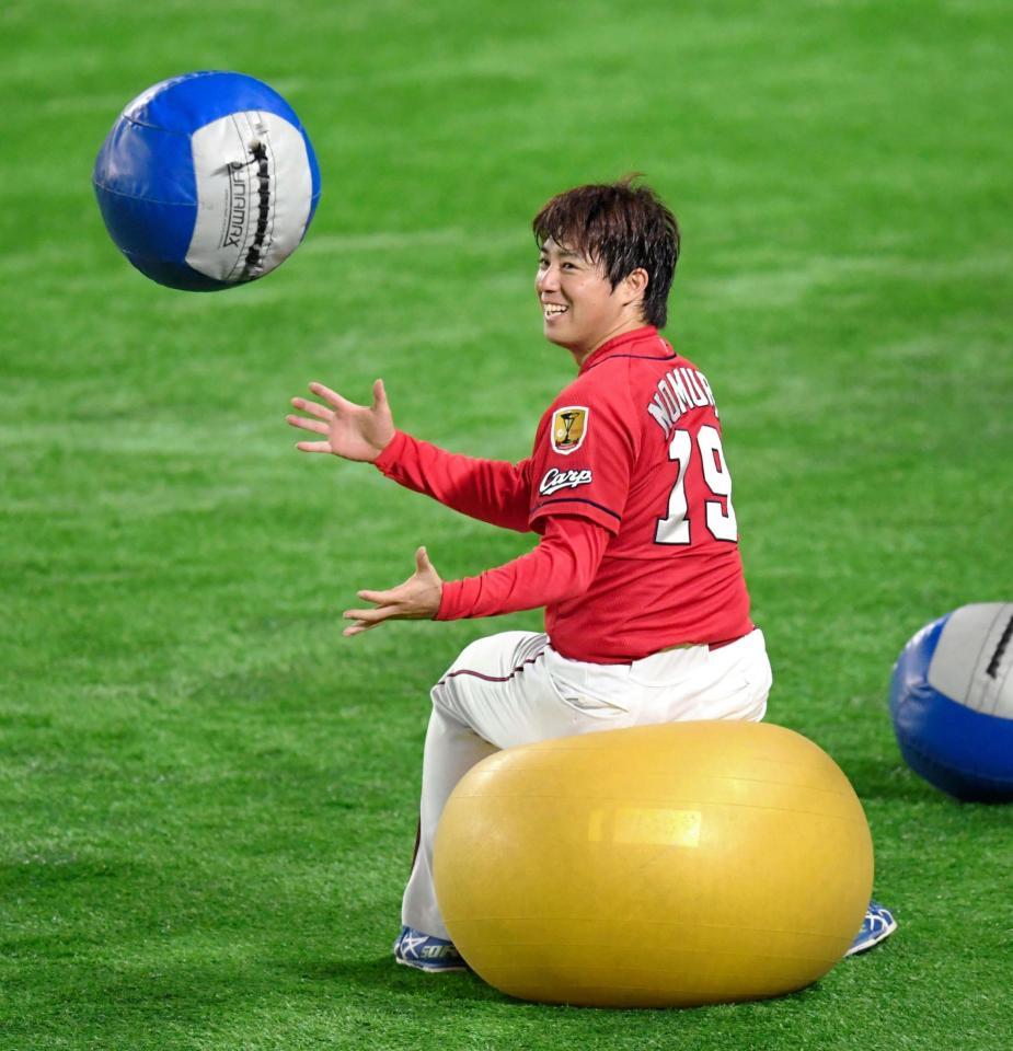 笑顔でトレーニングに励む広島・野村祐輔＝ヤフオクドーム（撮影・棚橋慶太）