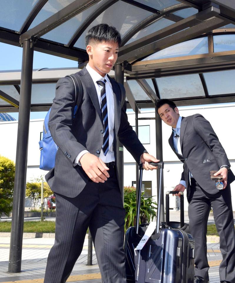 宮崎に到着した山口＝撮影・山口登