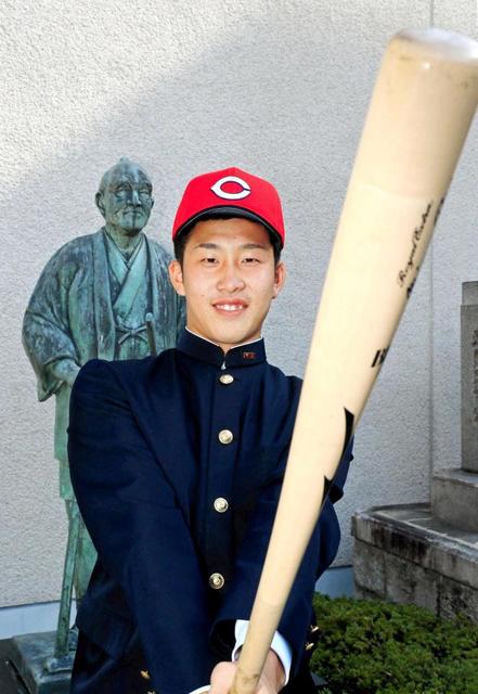 ドラ１・小園、出世番号５１誠也から継承　鈴木球団本部長の期待度ＭＡＸ