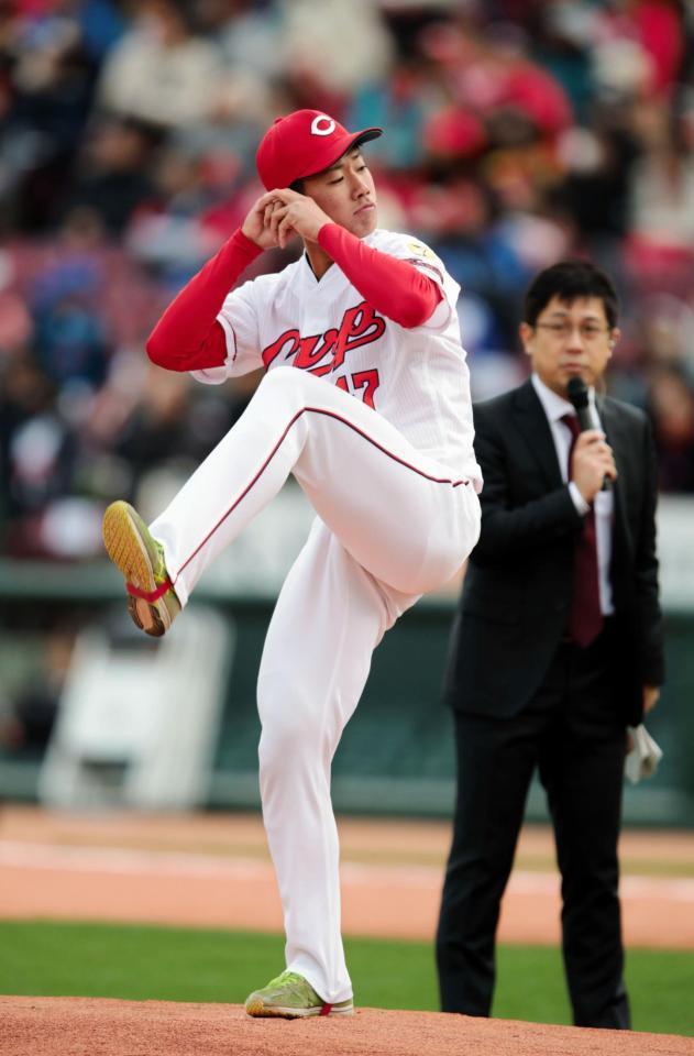 　永川のものまねを披露する山口