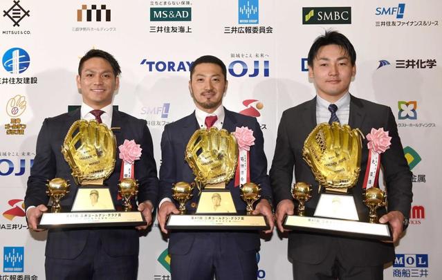 広輔、初GG賞「一番取りたかった」鯉初の二遊間同時受賞/カープ/野球