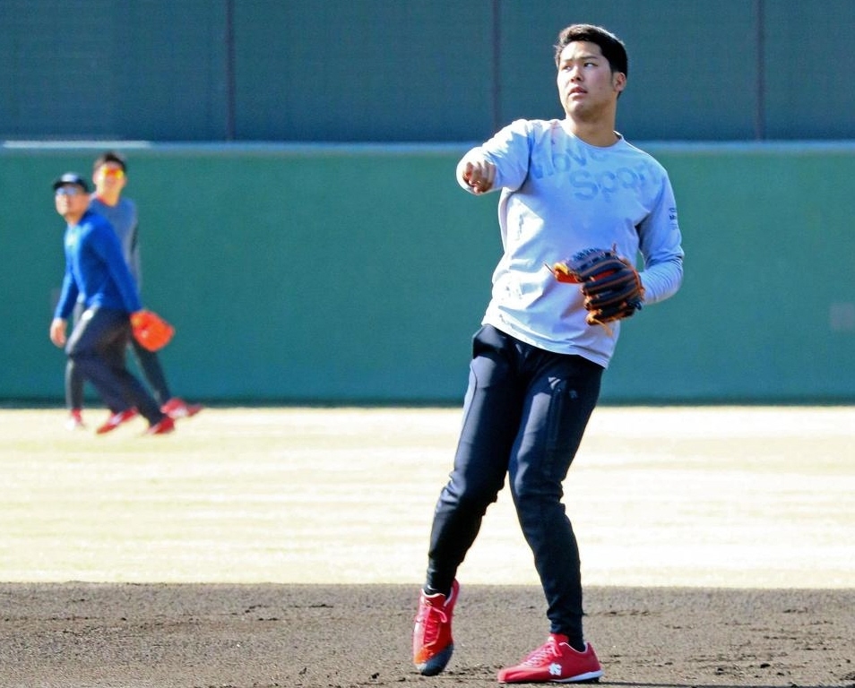 　ノックを受ける藤井皓