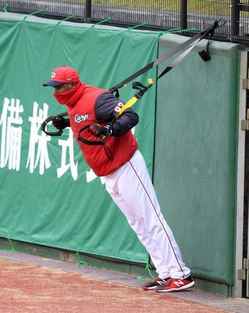 アップをする広島ヘロニモ・フランスア＝10日