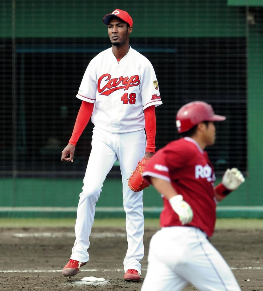 ７回、楽天・内田にソロを打たれるアドゥワ