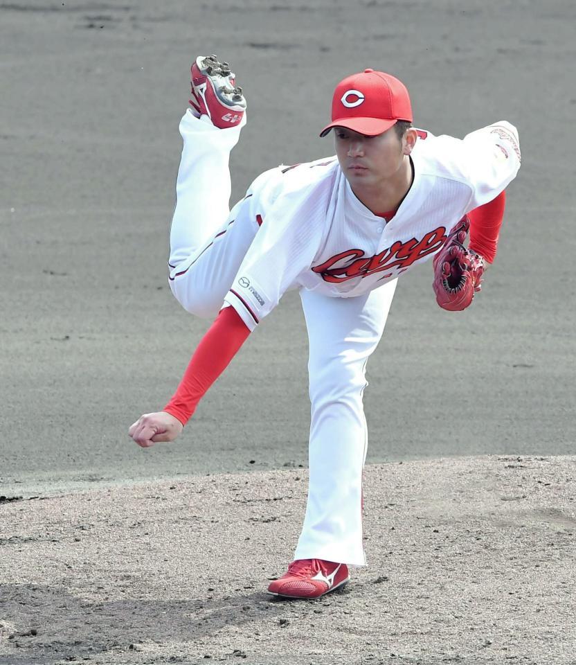 力投する広島・岡田明丈＝由宇