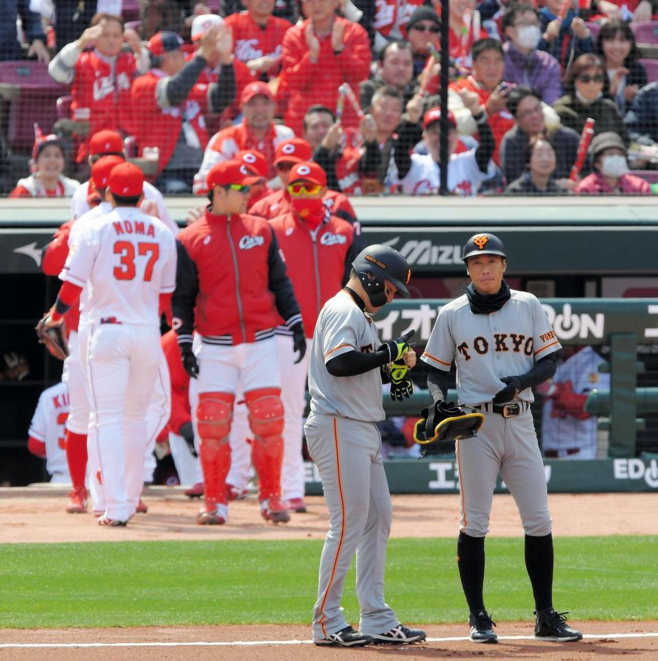 １回、二ゴロに倒れた巨人・丸＝マツダスタジアム（撮影・堀内翔）