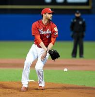 　１回、青木に中前打を浴びるジョンソン（撮影・棚橋慶太）