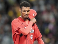 　２回、追加点を許し悔しそうにベンチへ戻るアドゥワ（撮影・飯室逸平）