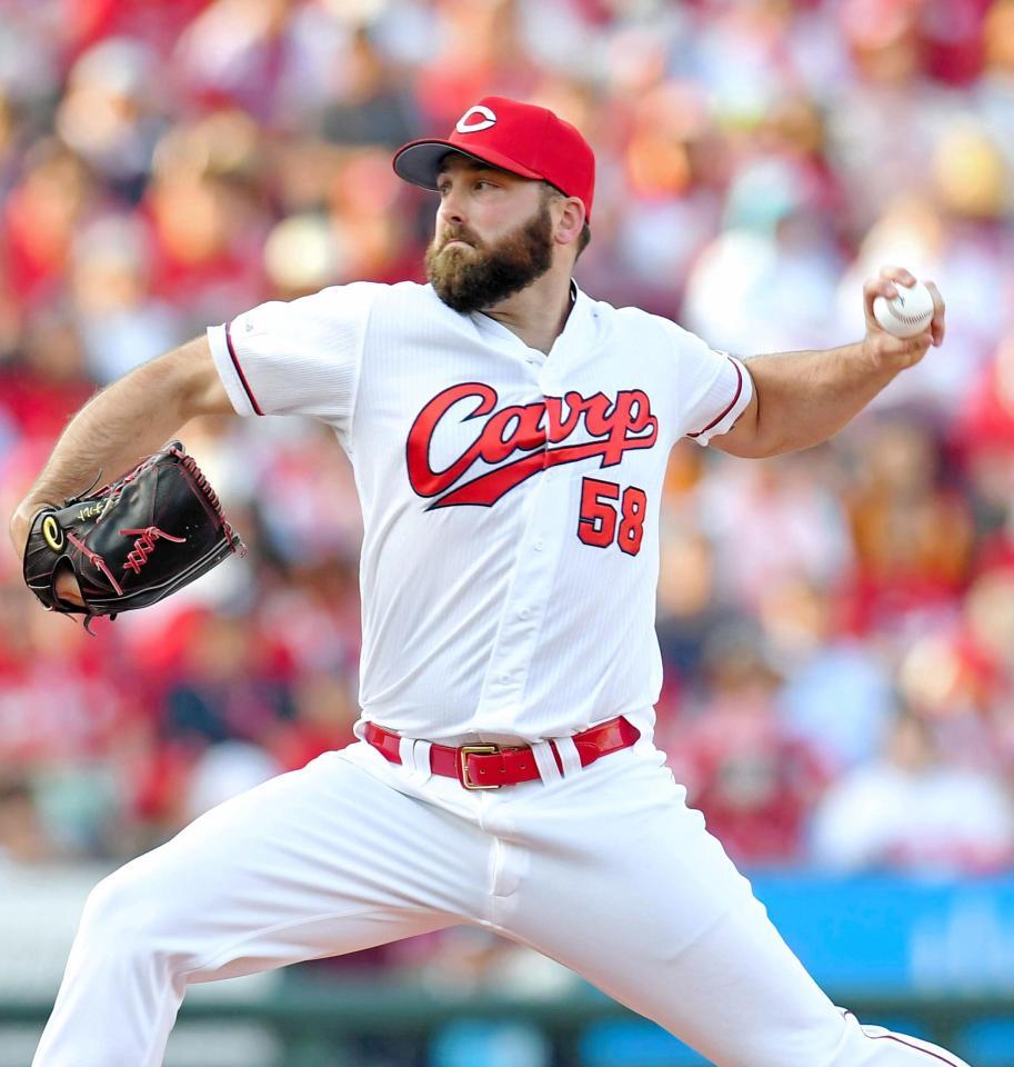 　延長１０回、好リリーフを見せるレグナルト